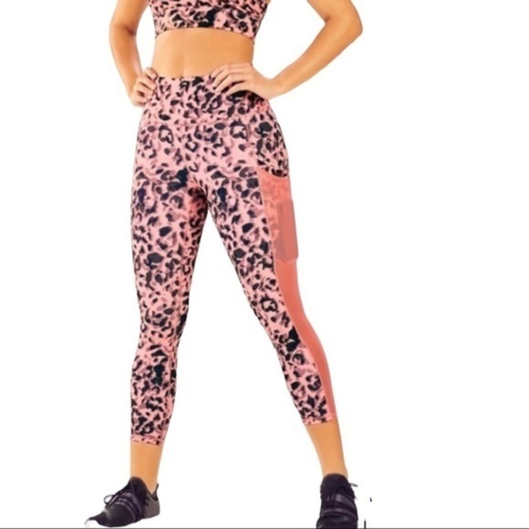 Fabletics Pants - Fabletics NWOT Mila High-Waisted Pocket Capri